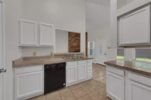 613 Canterbury St, Euless, TX 76039 - Photo 6