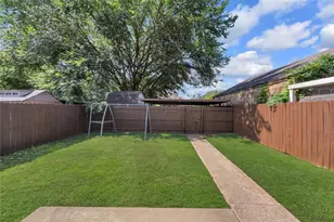613 Canterbury St, Euless, TX 76039 - Photo 16