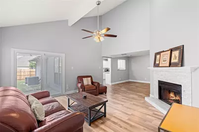 2910 Menlo Park Lane, Carrollton, TX 75007 - Photo 4