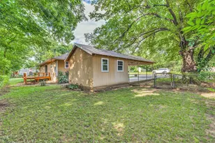 105 Pecan St, Whitesboro, TX 76273 - Photo 22