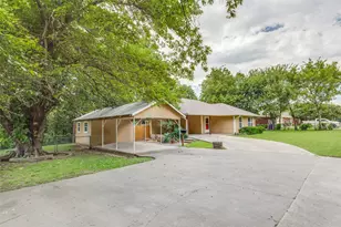 105 Pecan St, Whitesboro, TX 76273 - Photo 2