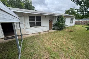 1429 Remington St, Graham, TX 76450 - Photo 2
