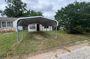 1429 Remington St, Graham, TX 76450 - Photo 4