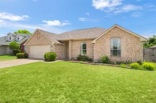 518 Valarie Ln, Midlothian, TX 76065 - Photo 2