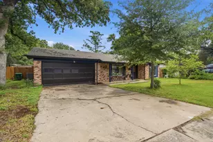 6801 Yolanda Dr, Fort Worth, TX 76112 - Photo 2