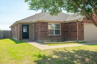 324 Broken Bow Dr, Krum, TX 76249 - Photo 4