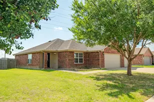 324 Broken Bow Dr, Krum, TX 76249 - Photo 2