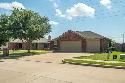 324 Broken Bow Drive, Krum, TX 76249 - Photo 4