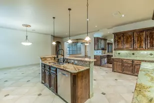 7565 Rawlins Ln, Frisco, TX 75036 - Photo 8