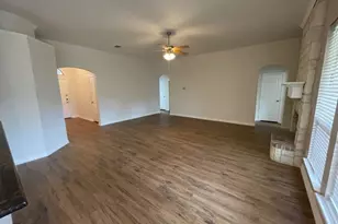 1601 White Willow Ln, Arlington, TX 76002 - Photo 4