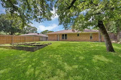 2505 Ironwood Court, Arlington, TX 76016 - Photo 10