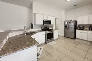 2823 Brookhurst Dr, Grand Prairie, TX 75052 - Photo 6