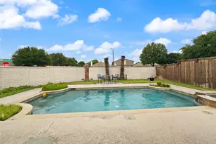 2823 Brookhurst Dr, Grand Prairie, TX 75052 - Photo 18