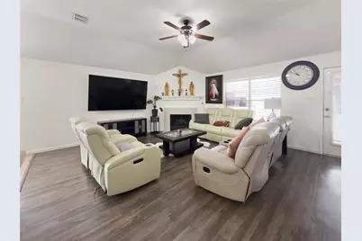 2823 Brookhurst Drive, Grand Prairie, TX 75052 - Photo 4