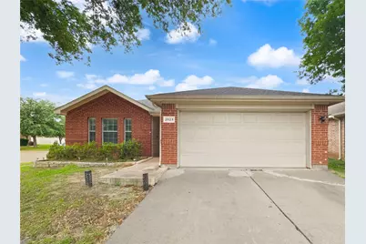 2823 Brookhurst Drive, Grand Prairie, TX 75052 - Photo 2