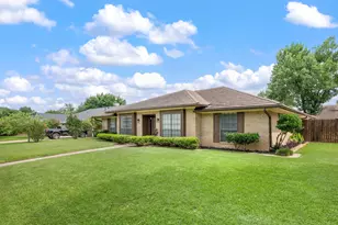 4306 Three Oaks Dr, Arlington, TX 76016 - Photo 2