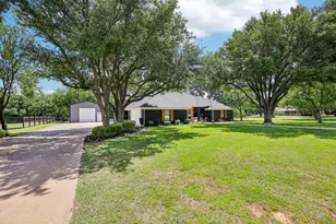925 Meadow Dr, Copper Canyon, TX 75077 - Photo 2