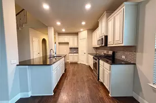 725 Lyndhurst Dr, Anna, TX 75409 - Photo 2