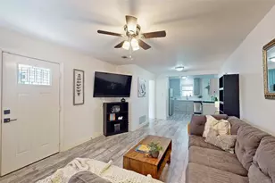 922 Tamara Ln, Grand Prairie, TX 75051 - Photo 4