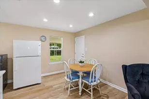 321 Lorna St, Burleson, TX 76028 - Photo 8
