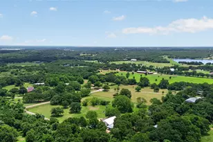 1300 Shannon Dr, Cleburne, TX 76031 - Photo 2