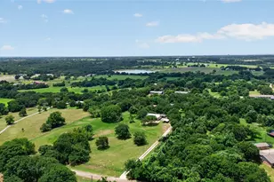 1300 Shannon Dr, Cleburne, TX 76031 - Photo 4