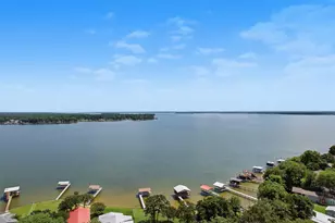 222 Wedgewood Dr, Mabank, TX 75156 - Photo 2