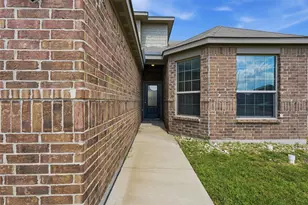 1000 Tumbleweed Trail, Crowley, TX 76036 - Photo 4
