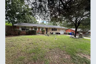 2324 Oak Cliff Drive, Waco, TX 76710 - Photo 2