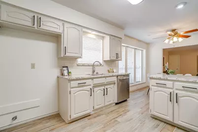2907 Creekwood Drive, Grapevine, TX 76051 - Photo 10