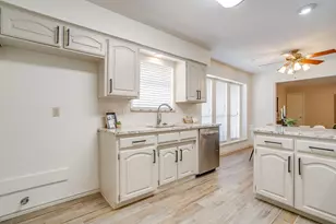 2907 Creekwood Dr, Grapevine, TX 76051 - Photo 10