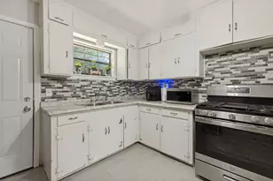 211 Brazos St, Garland, TX 75041 - Photo 10