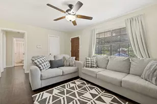 211 Brazos St, Garland, TX 75041 - Photo 8