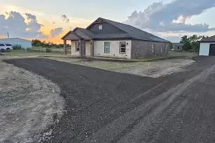 749 J L Dr, Valley View, TX 76272 - Photo 4