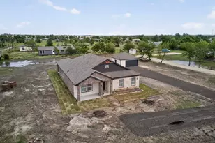 749 J L Dr, Valley View, TX 76272 - Photo 4