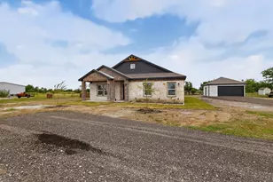 749 J L Dr, Valley View, TX 76272 - Photo 10