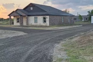 749 J L Dr, Valley View, TX 76272 - Photo 2