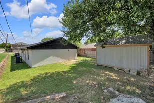1300 E Fogg St, Fort Worth, TX 76115 - Photo 20