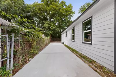 2703 Gertrude Avenue, Dallas, TX 75210 - Photo 36