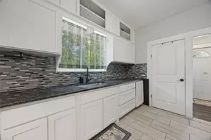 311 W Acheson St, Denison, TX 75020 - Photo 8
