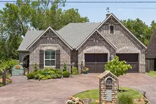 523 S Dallas St, Van Alstyne, TX 75495 - Photo 1