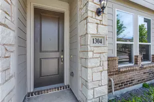 1304 Pebblebrook Dr, McKinney, TX 75071 - Photo 2
