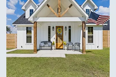 301 S Oak Street, Boyd, TX 76023 - Photo 2