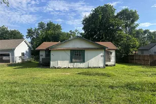 420 E Denton St, Howe, TX 75459 - Photo 8
