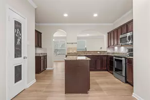 10860 Burnham Dr, Waco, TX 76708 - Photo 4