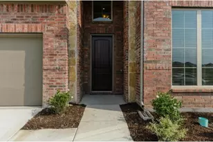 829 Mist Flower Dr, Little Elm, TX 75068 - Photo 2