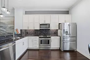 644 E Bluff St, Fort Worth, TX 76102 - Photo 6