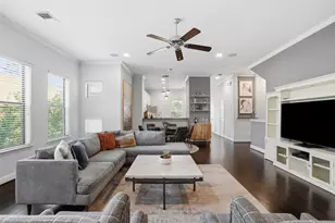 644 E Bluff St, Fort Worth, TX 76102 - Photo 4