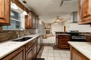 1517 Oakridge Ct W, Azle, TX 76020 - Photo 20