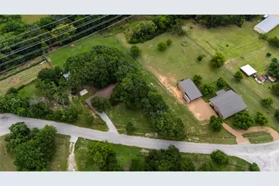 1517 Oakridge Court W, Azle, TX 76020 - Photo 4
